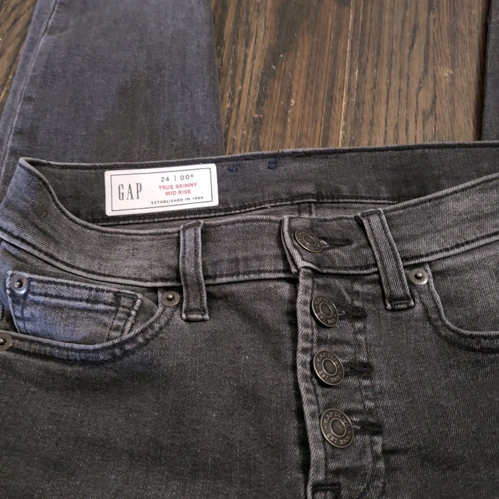 Mid Rise True Skinny Jeans with Washwell in Black Denim GAP
